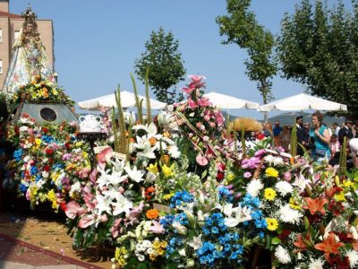 Ofrenda de flores a la Virgen de la Vega